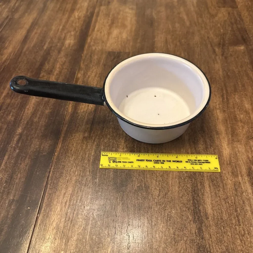 Vintage Farmhouse  Enamelware Saucepan Round 6